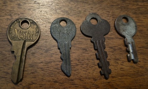 Lot vtg keys - lot, 4