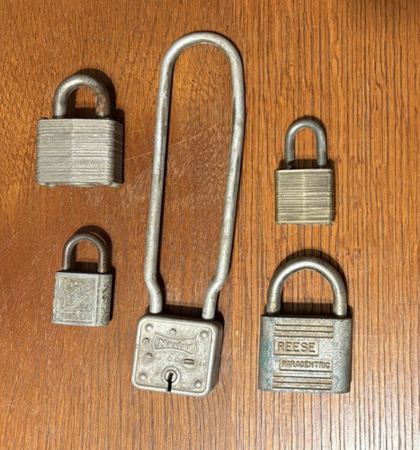 Lot old padlocks no - lot,