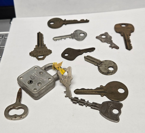 Lot vintage keys old master - lot,