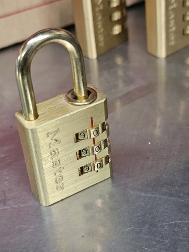 Master lock brass - master,